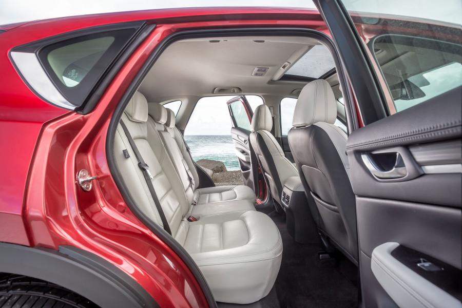 Интерьер Mazda CX-5 Akera 2017 года  (AU) (фото 5 из 43)